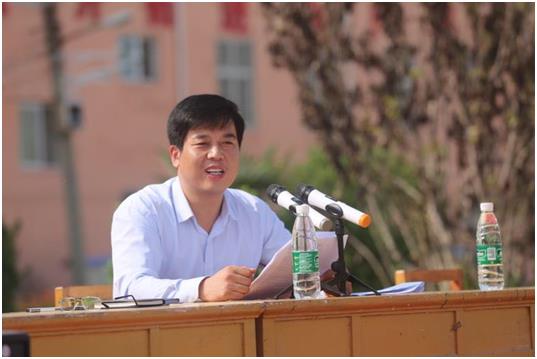 "关爱学生促成长 法制教育永不停"